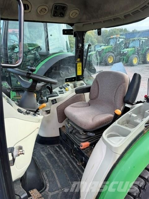John Deere 3720 KOMPAKTTRAKTOR HST Kompaktní traktory