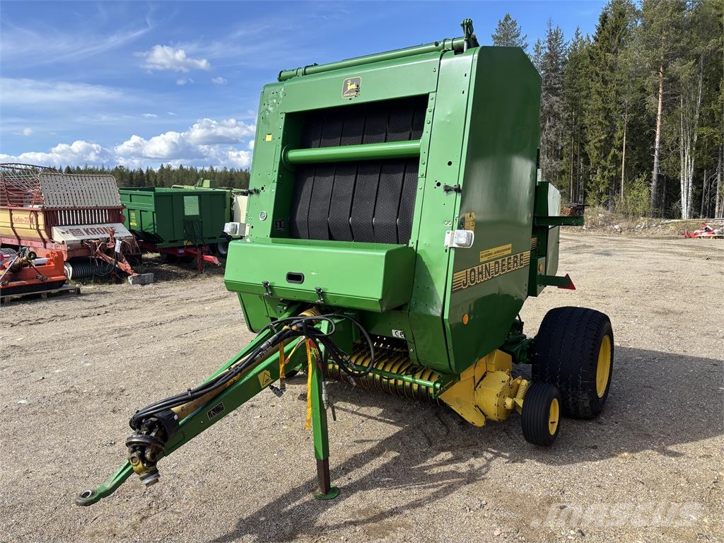 John Deere 580 rundbalspress Stroje na zber krmovín-príslušenstvo