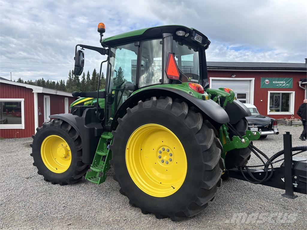 John Deere 6090M Tractoren