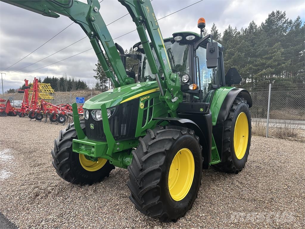 John Deere 6090M m JD 623R LASTARE الجرارات