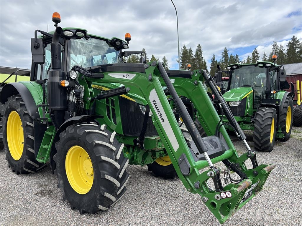 John Deere 6090M med Ålö Q5s-Lastare Tractoren