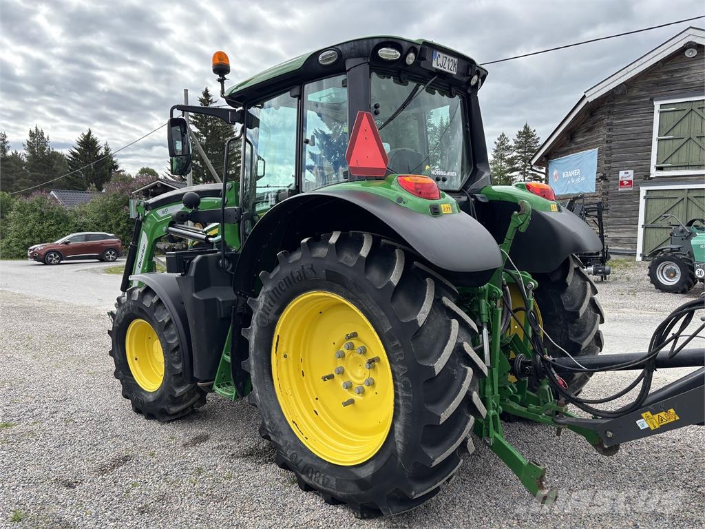 John Deere 6090M med Ålö Q5s-Lastare Tractoren