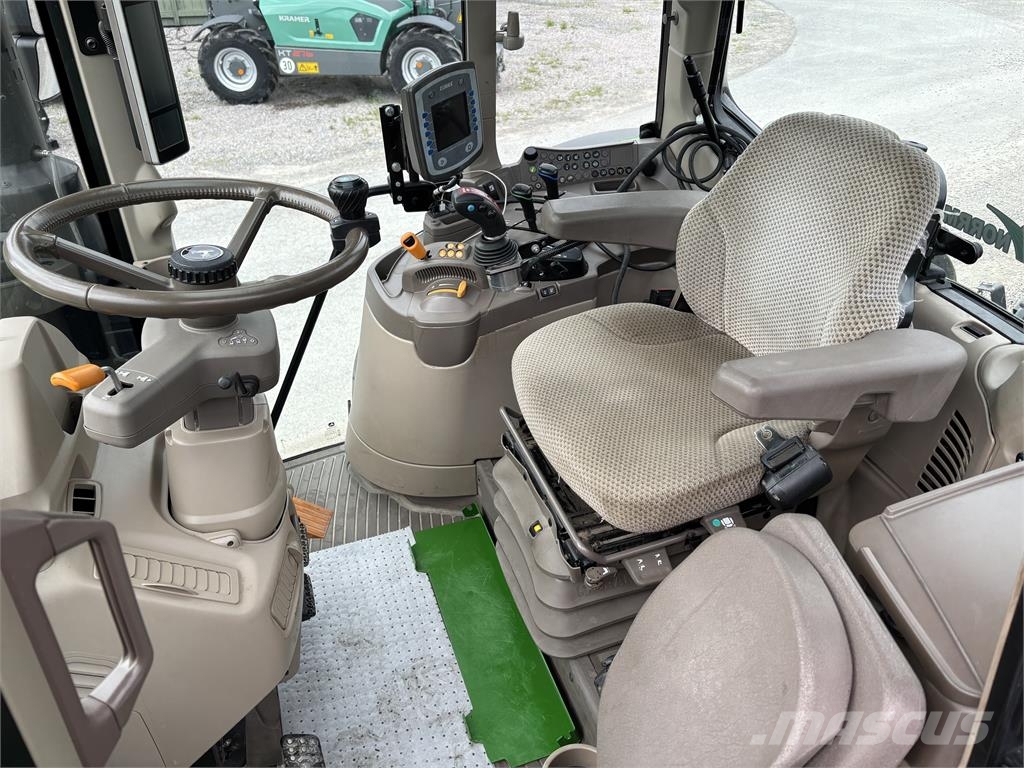 John Deere 6090M med Ålö Q5s-Lastare Tractoren
