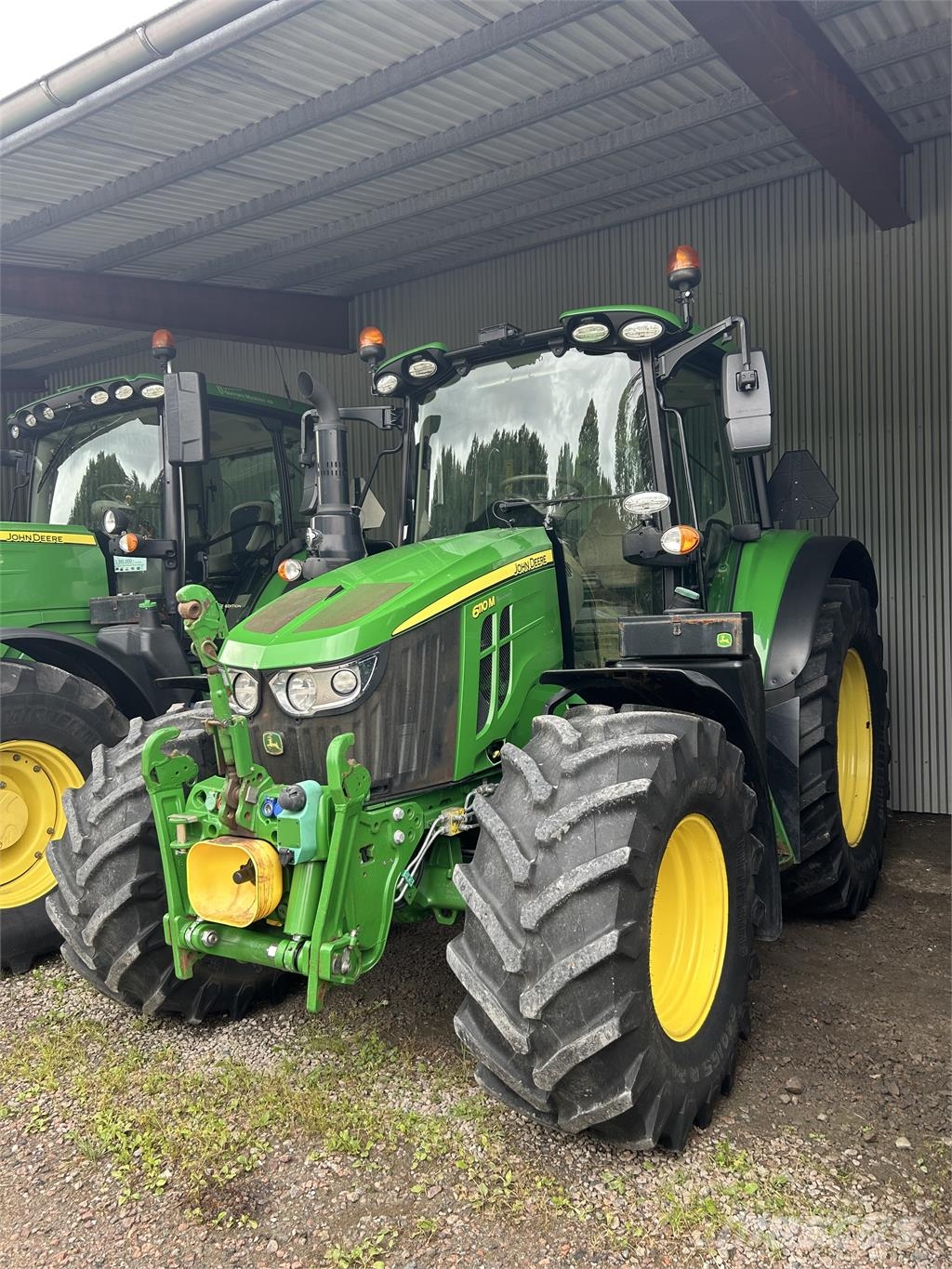 John Deere 6110M AP TRAKTOR FR.LYFT PTO Traktorji