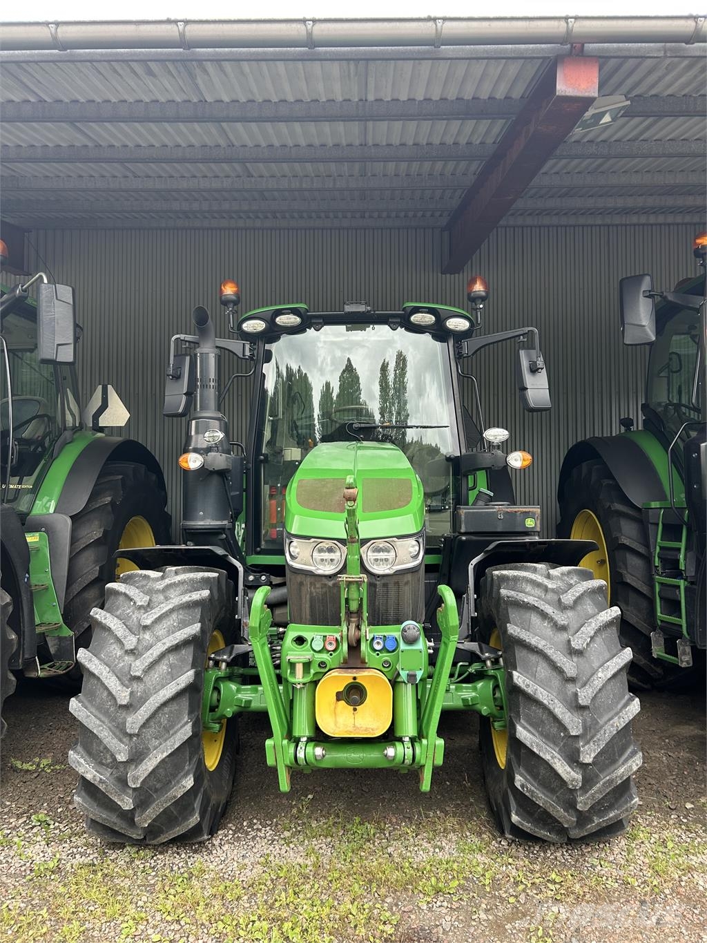 John Deere 6110M AP TRAKTOR FR.LYFT PTO Traktorji