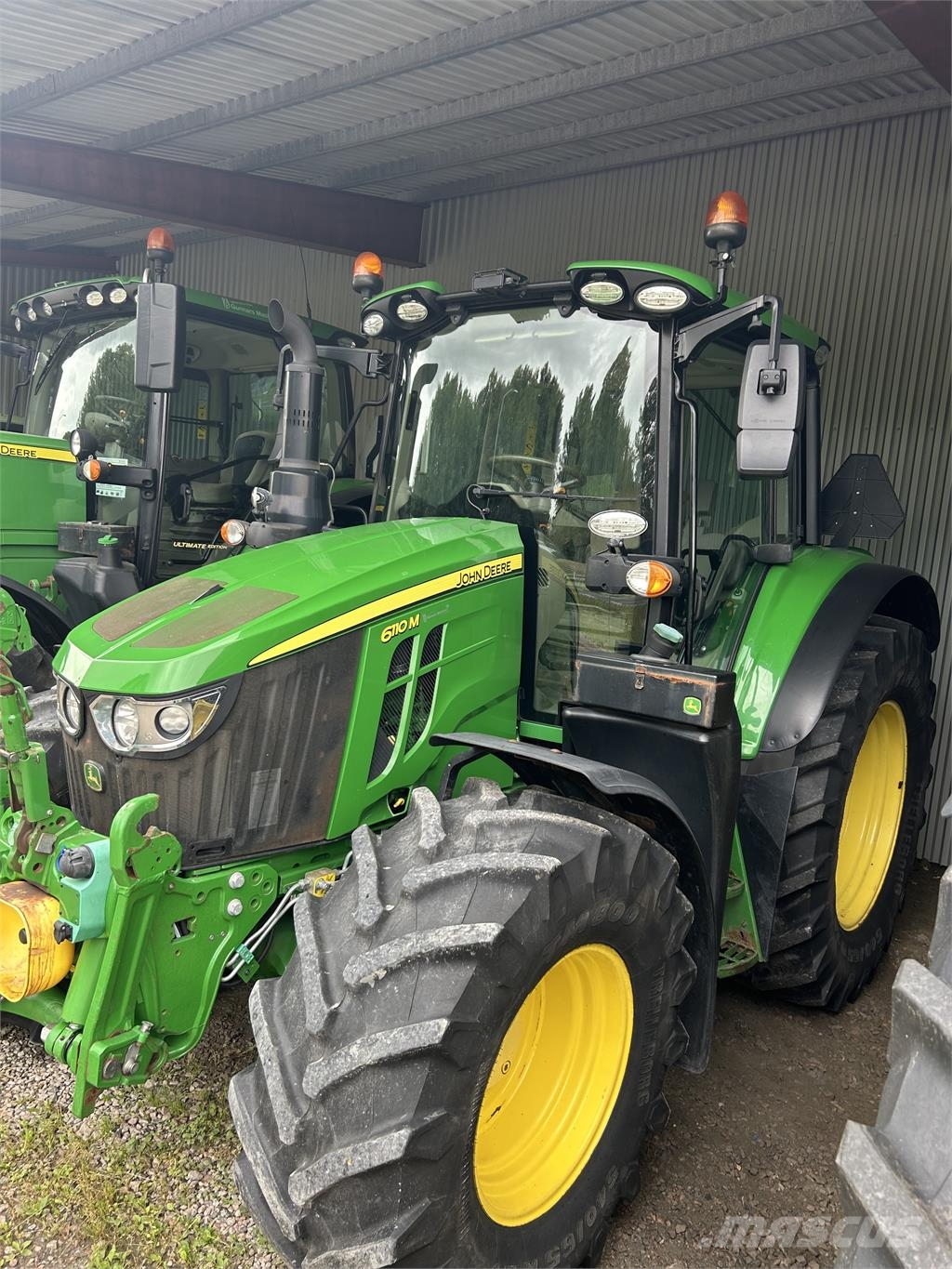 John Deere 6110M AP TRAKTOR FR.LYFT PTO Traktorji