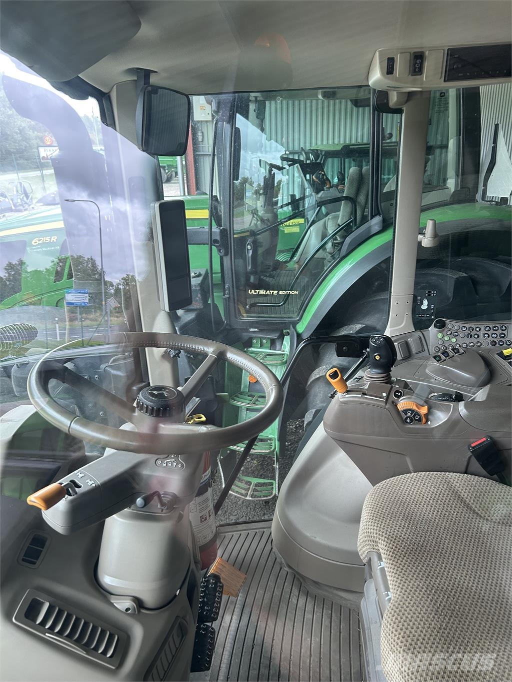 John Deere 6110M AP TRAKTOR FR.LYFT PTO Traktorji