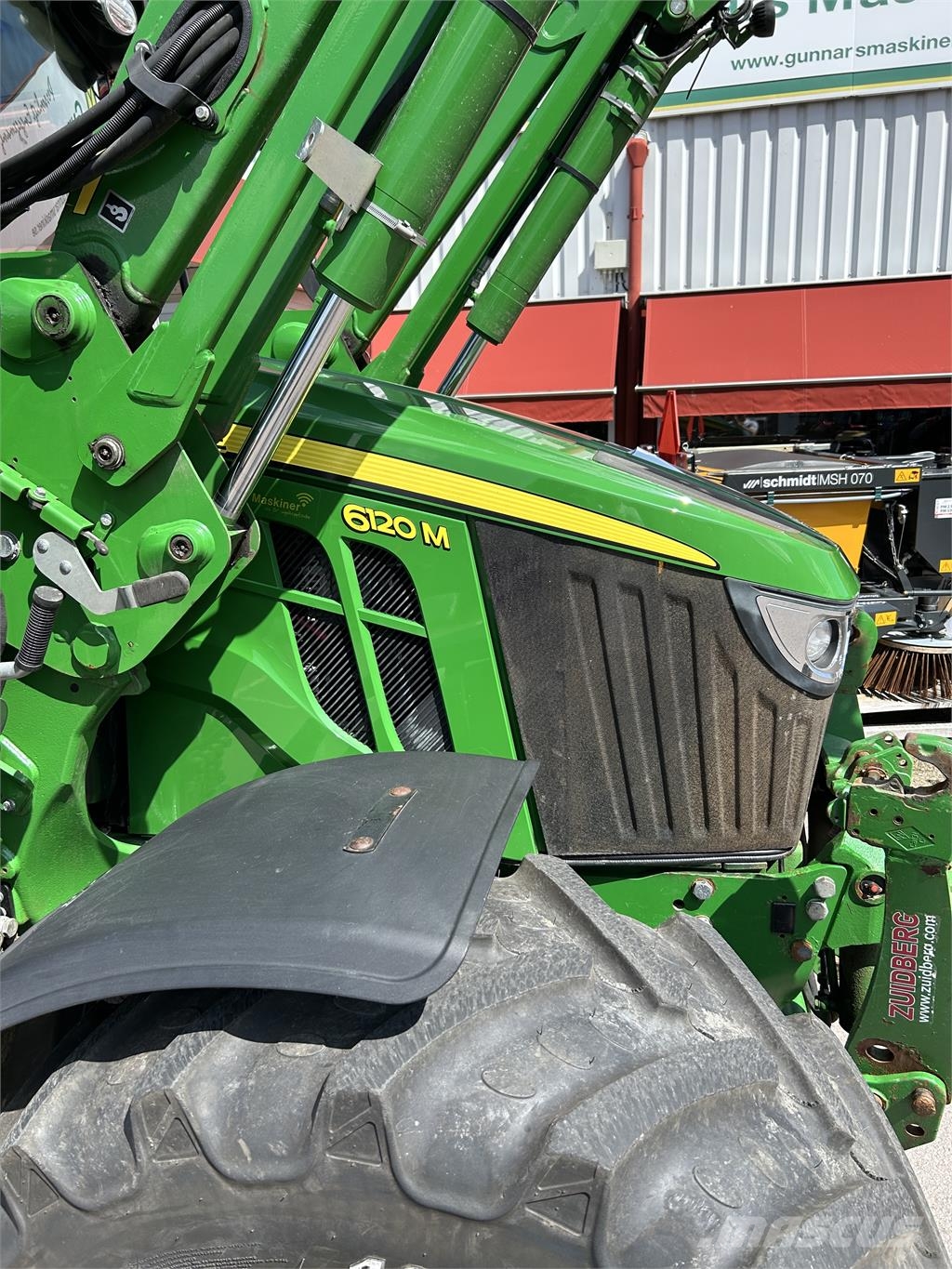 John Deere 6120M TRAKTOR STEPNOSE AQ+ ECO الجرارات