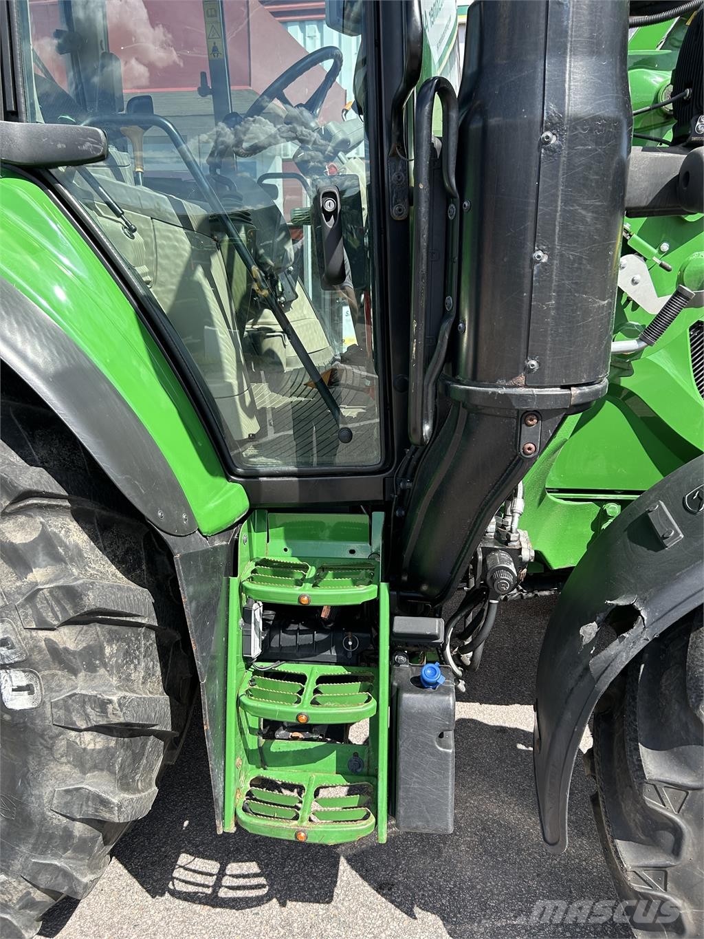 John Deere 6120M TRAKTOR STEPNOSE AQ+ ECO الجرارات