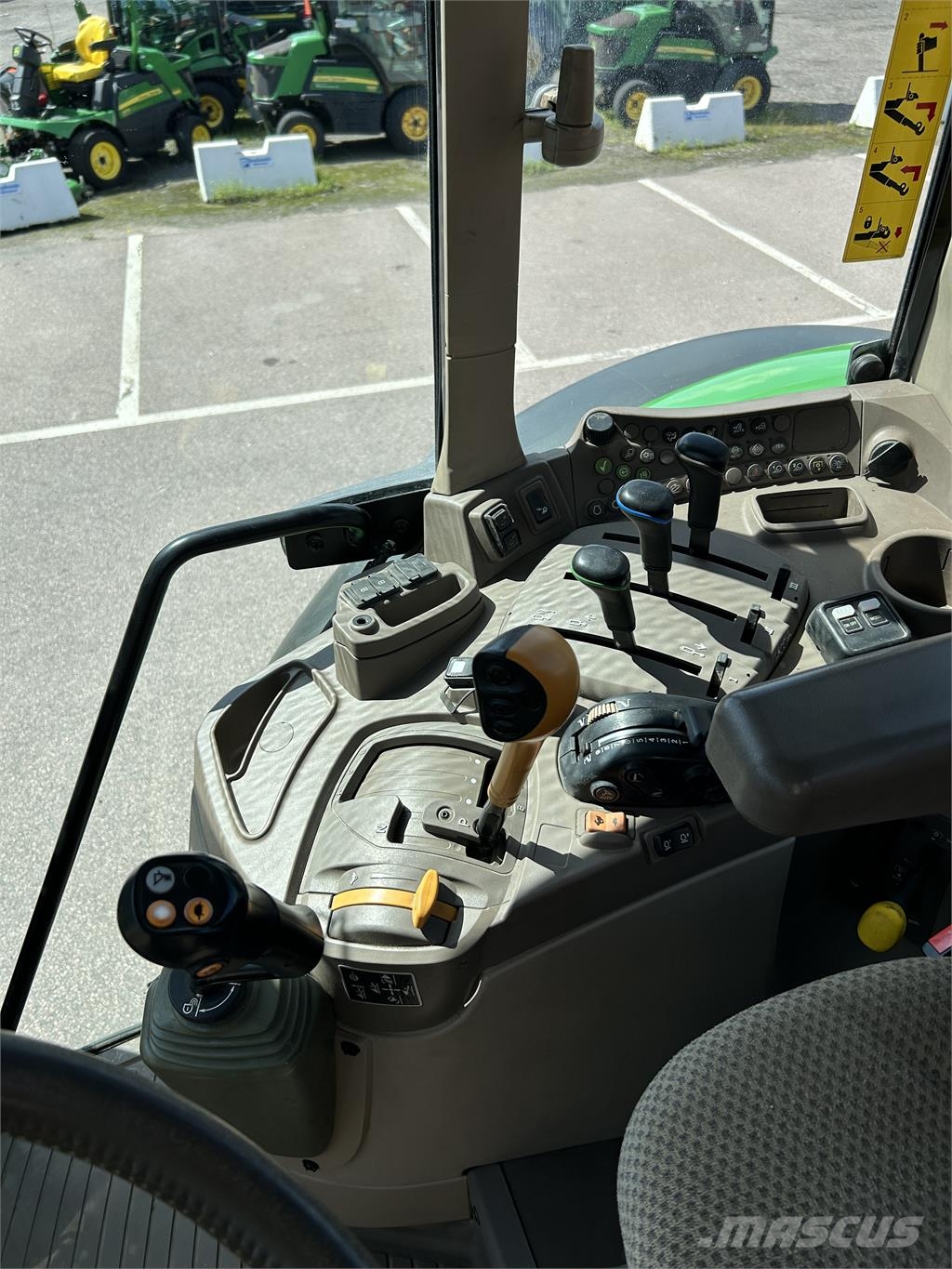 John Deere 6120M TRAKTOR STEPNOSE AQ+ ECO الجرارات