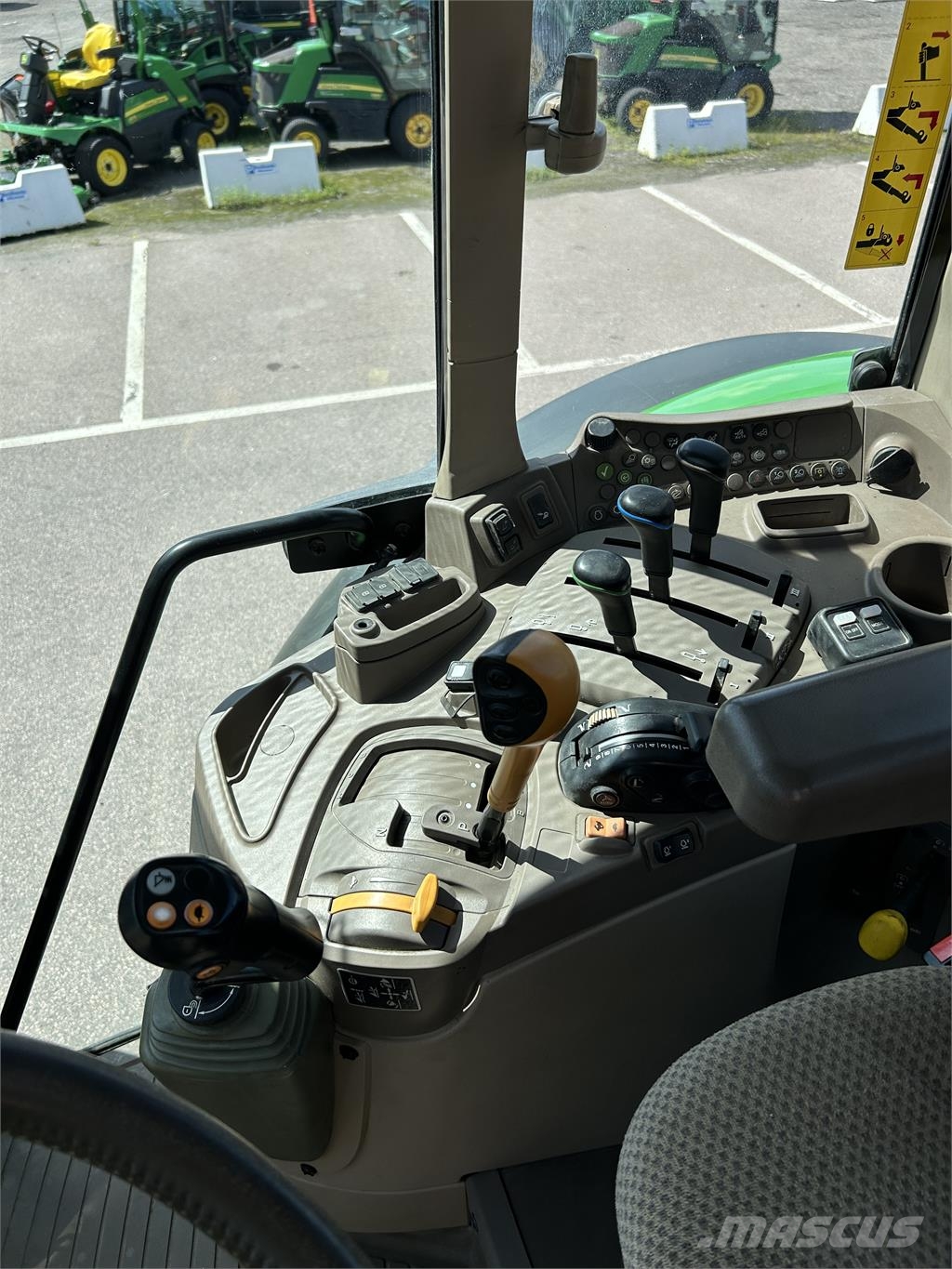 John Deere 6120M TRAKTOR STEPNOSE AQ+ ECO الجرارات