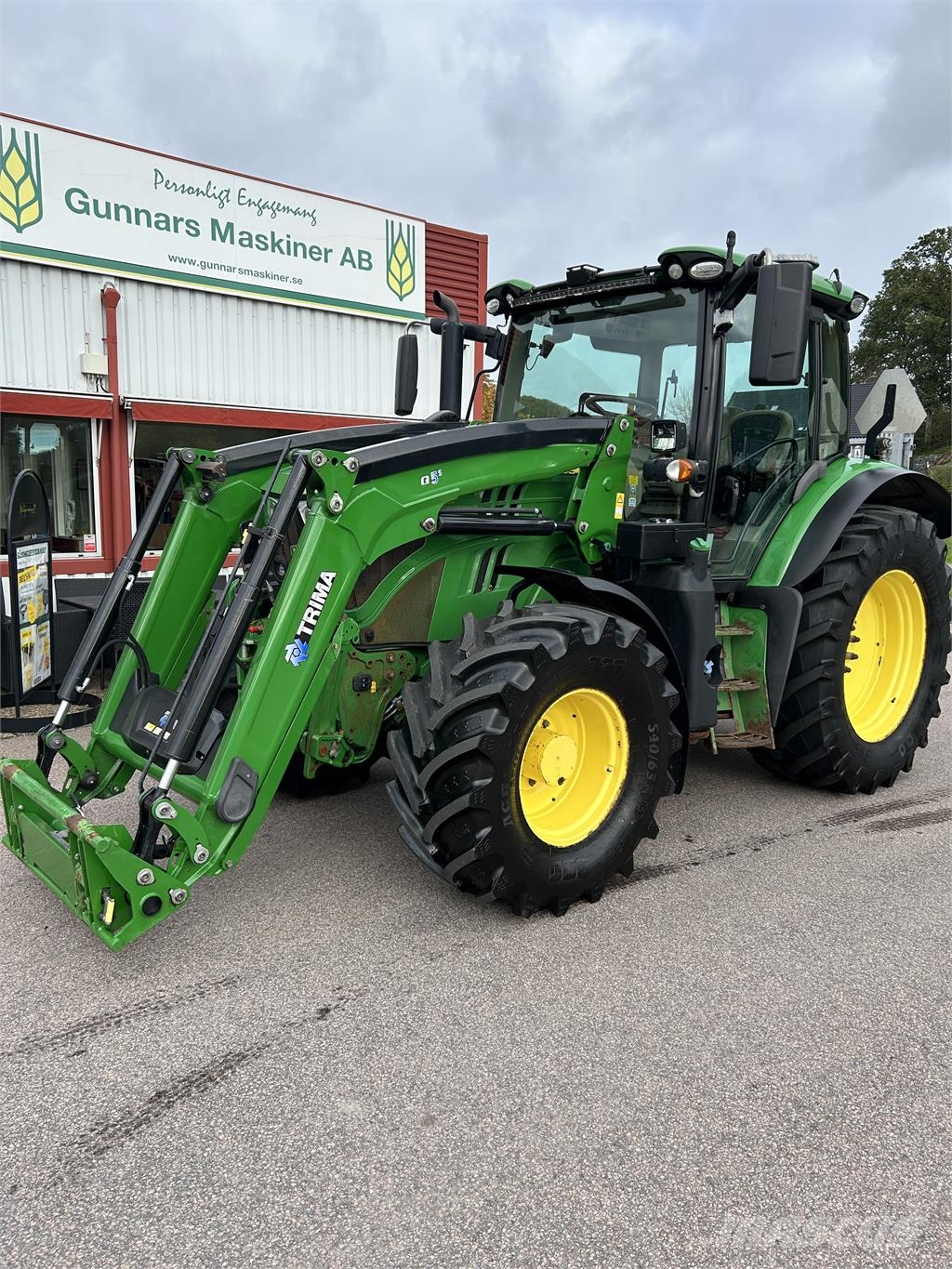 John Deere 6130R AP TRAKTOR 50 KM FR.LYFT Traktorer