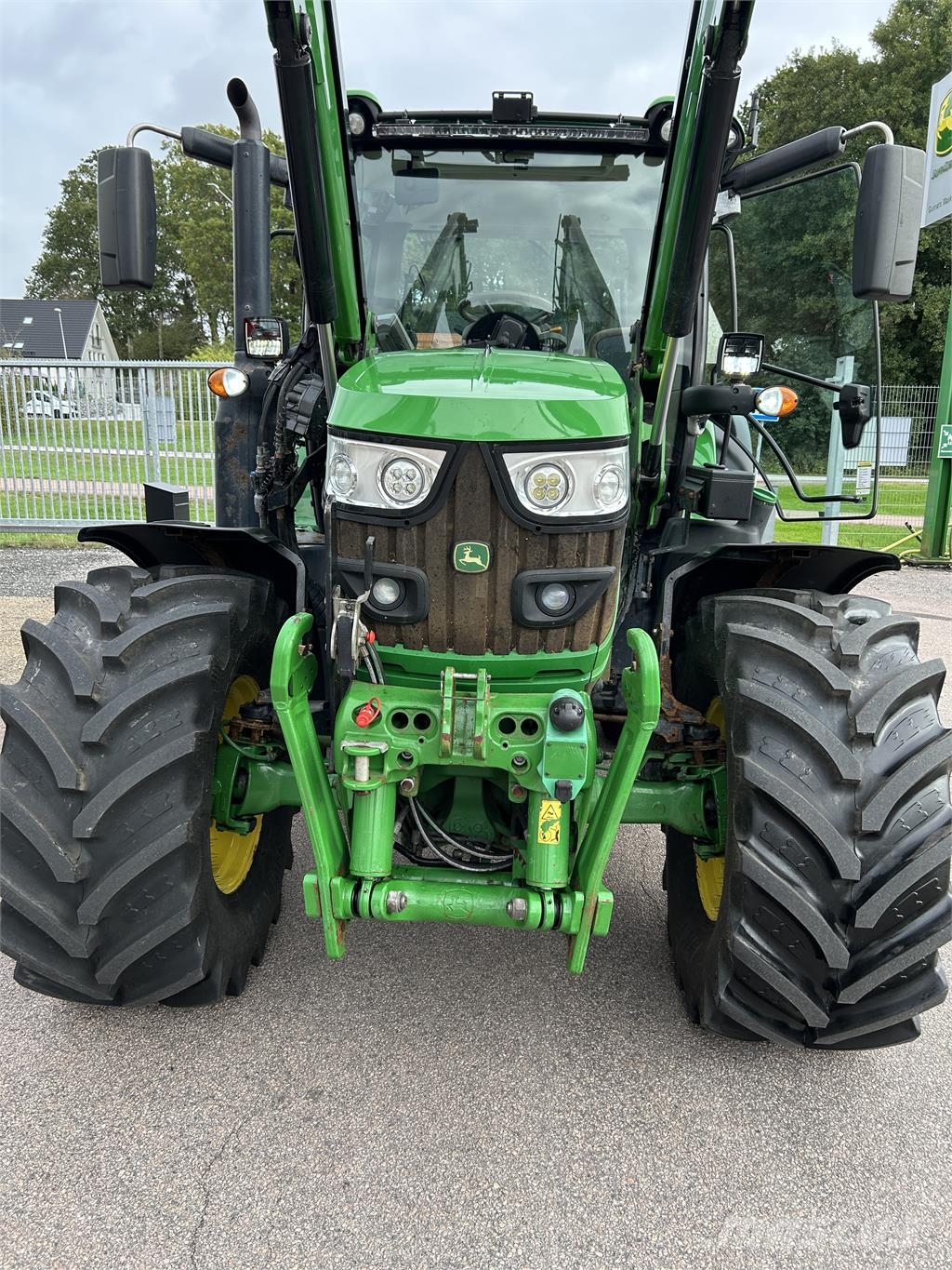 John Deere 6130R AP TRAKTOR 50 KM FR.LYFT Traktorer