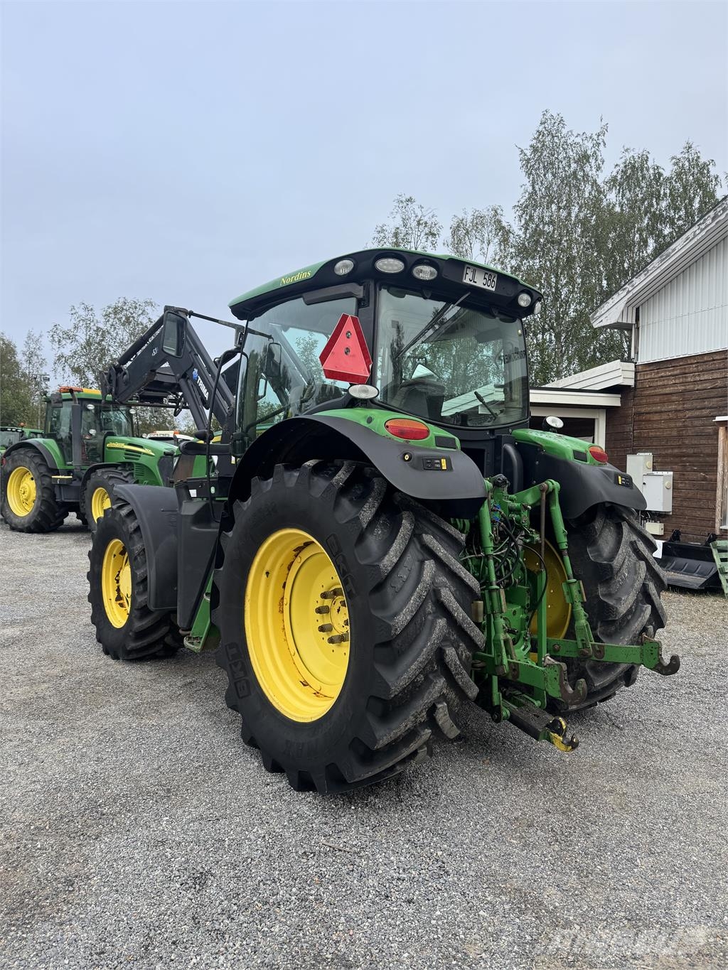 John Deere 6140R med Trima 5.1P-Lastare Traktorit