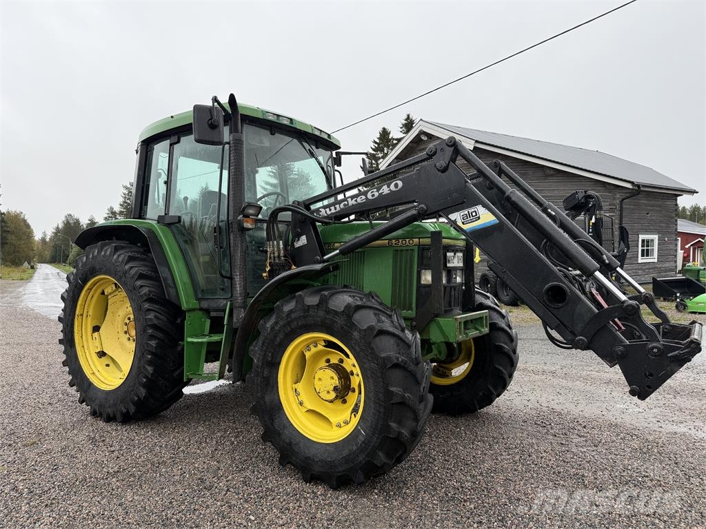 John Deere 6200 الجرارات
