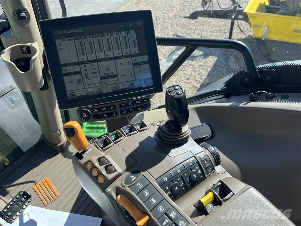 John Deere 6215R Tractoren