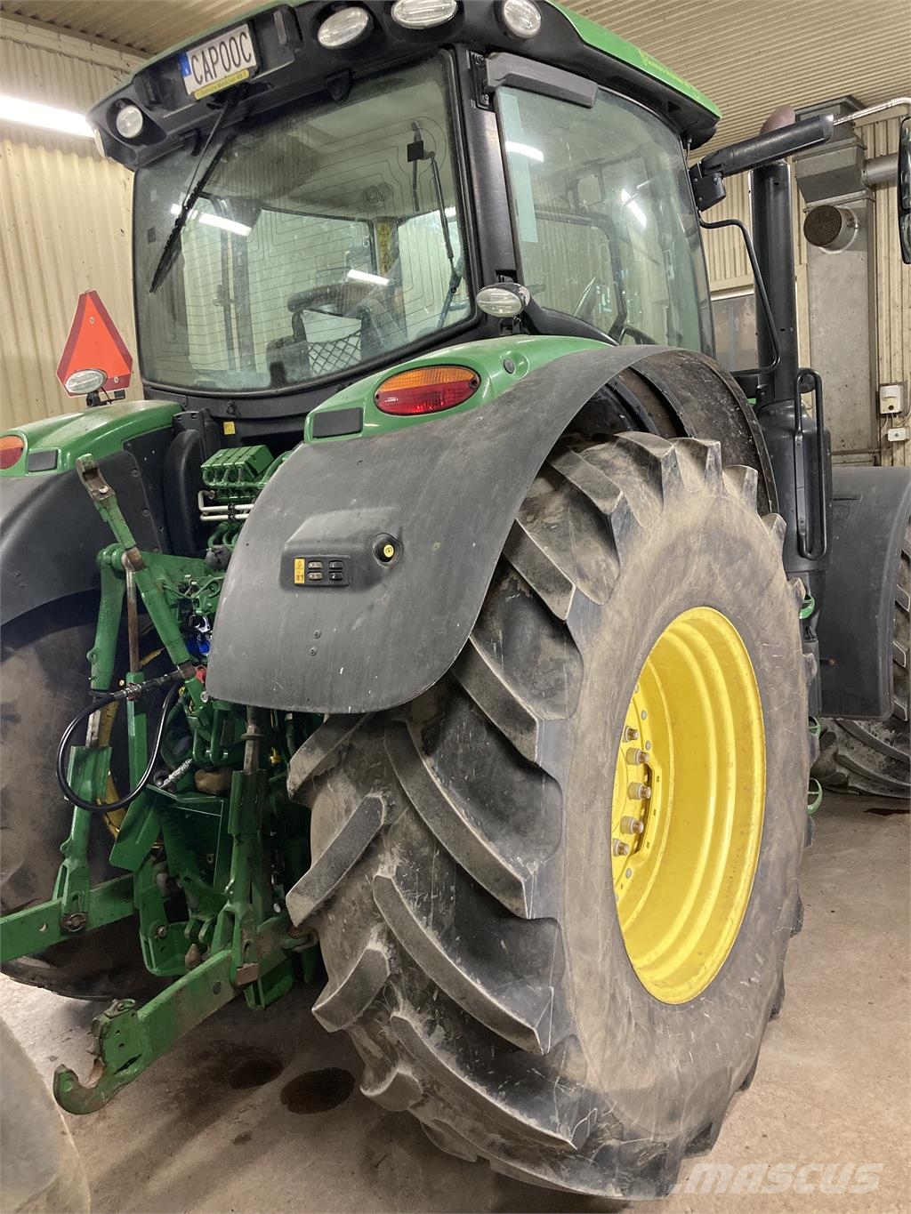 John Deere 6215R AP TRAKTOR FR.LYFT PTO Trattori