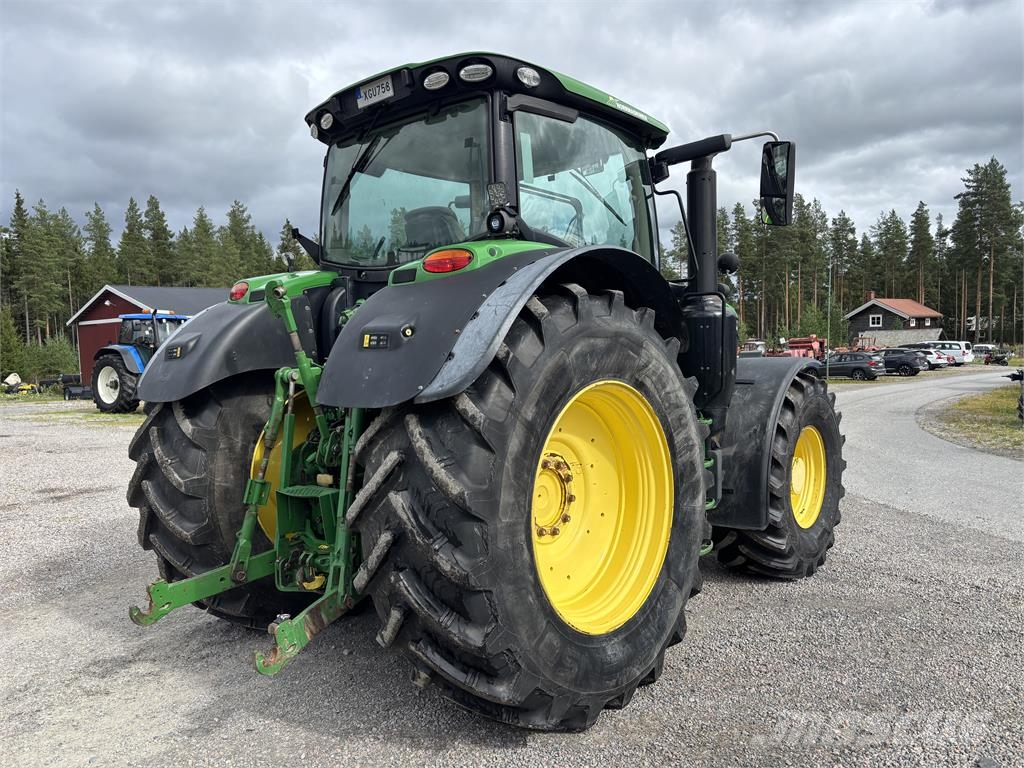 John Deere 6215R Direct Drive الجرارات