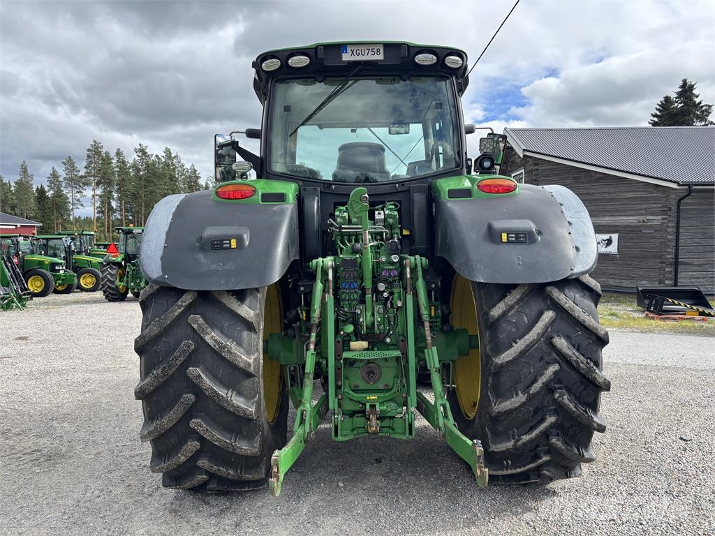 John Deere 6215R Direct Drive الجرارات
