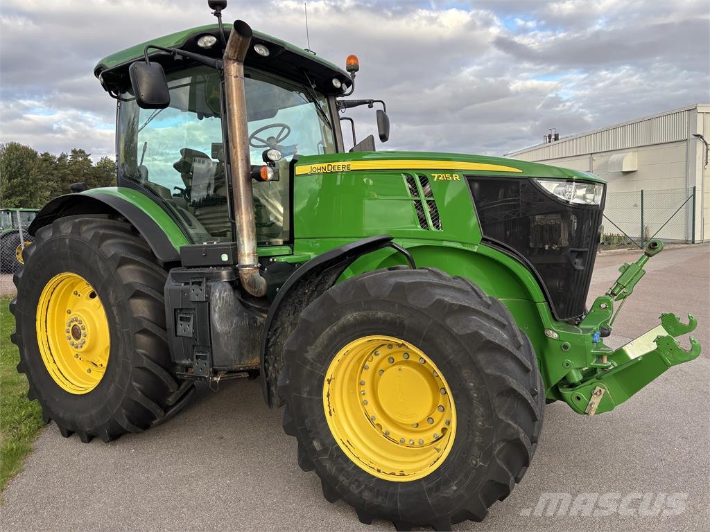 John Deere 7215R Traktory