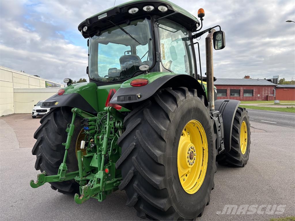 John Deere 7215R Traktory