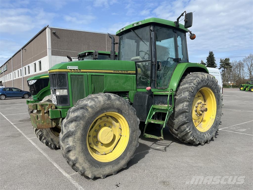 John Deere 7700