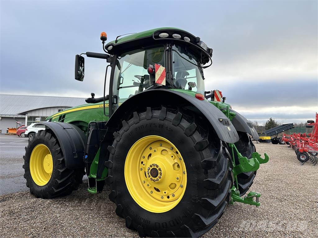 John Deere 8370R الجرارات