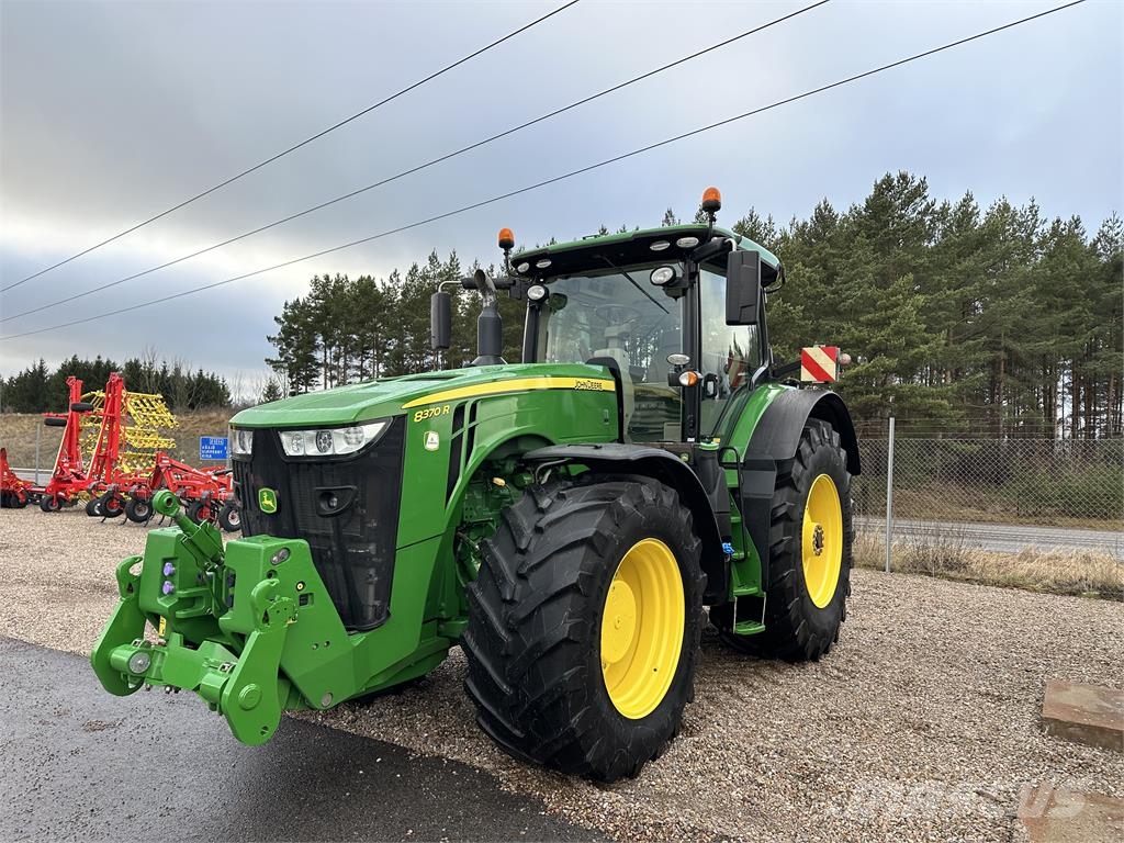 John Deere 8370R الجرارات