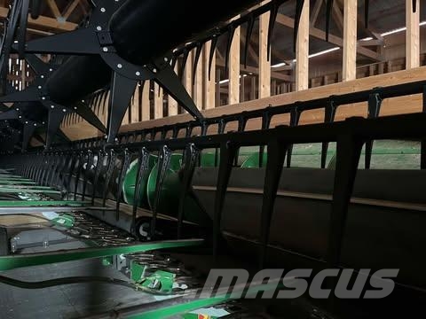 John Deere S670 SKÖRDETRÖSKA 30 FOT Mietitrebbiatrici