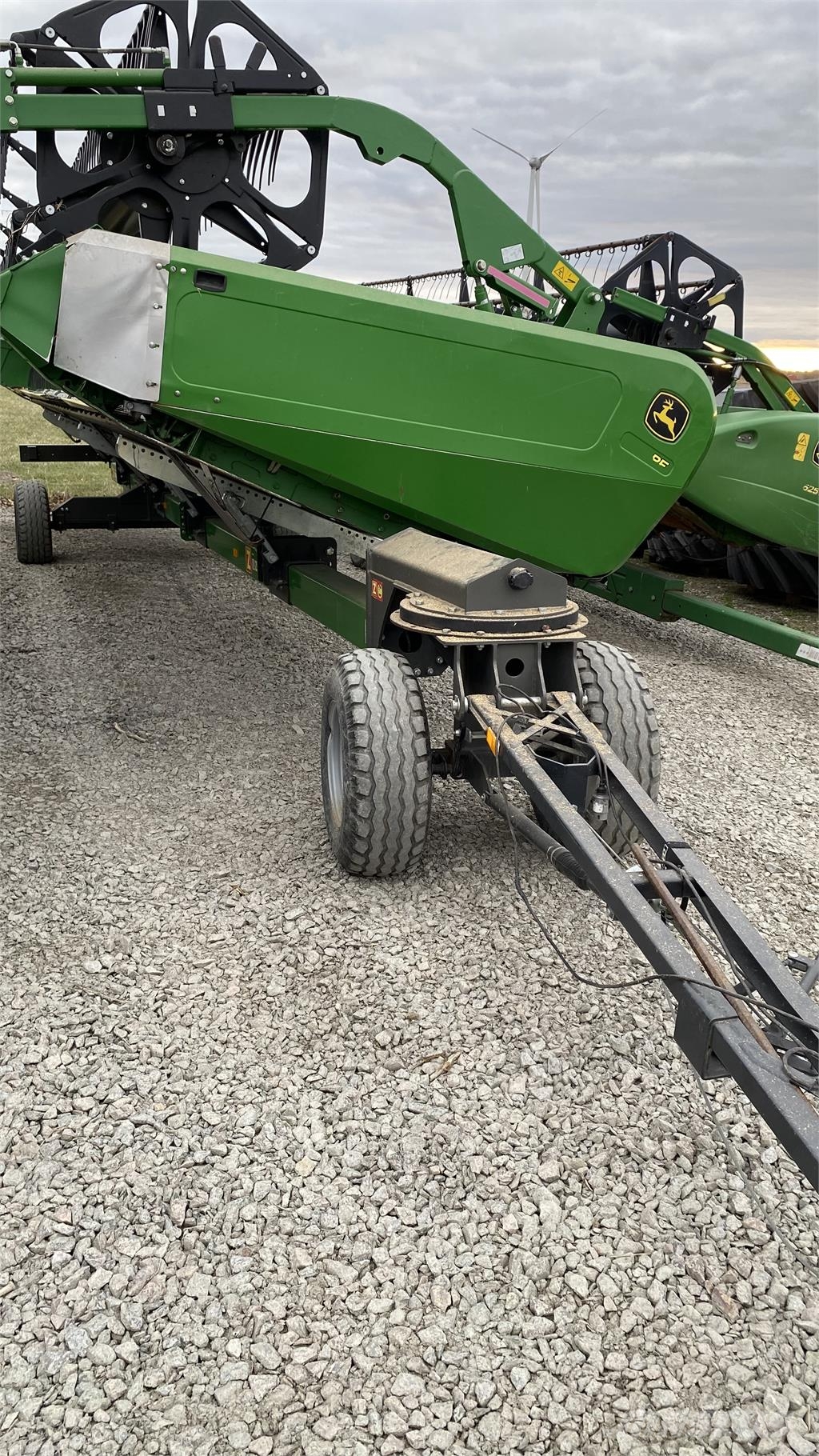 John Deere S670 SKÖRDETRÖSKA 30 FOT Mietitrebbiatrici