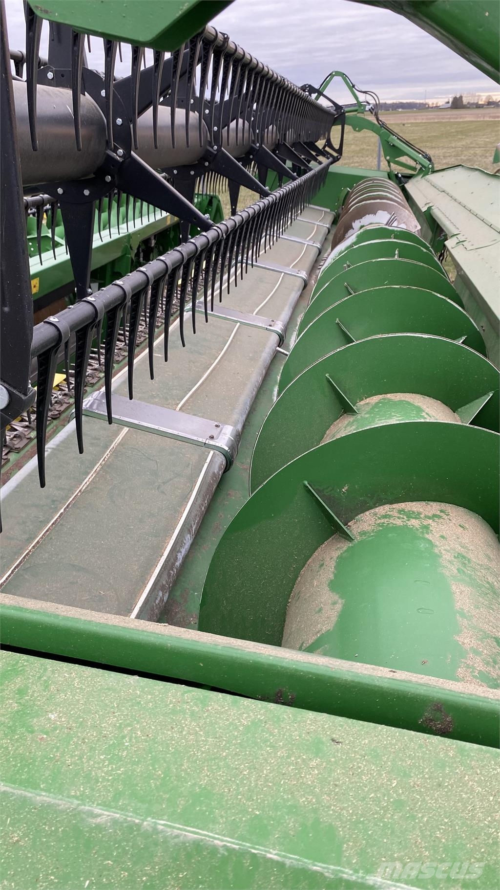 John Deere S670 SKÖRDETRÖSKA 30 FOT Mietitrebbiatrici