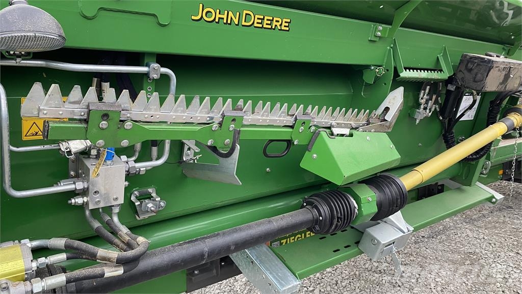 John Deere S670 SKÖRDETRÖSKA 30 FOT Mietitrebbiatrici
