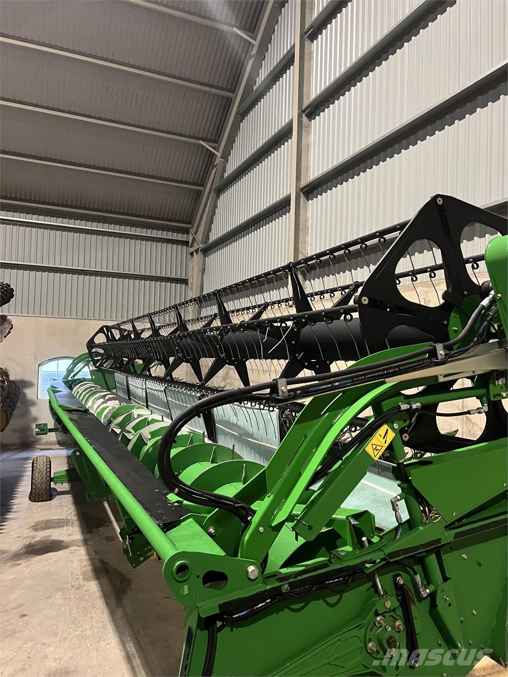 John Deere S685 TRÖSKA MED 35FOT ZURN IPF حصادات