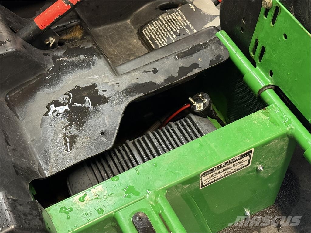 John Deere TE Gator Самохідні газонокосарки