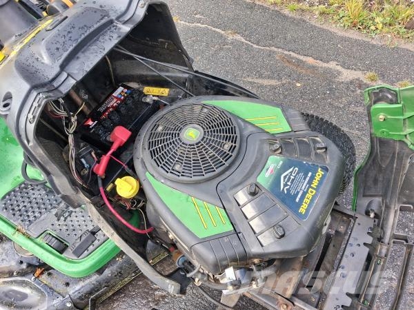 John Deere TRÄDGÅRDSTRAKTOR ركوب الحشائش