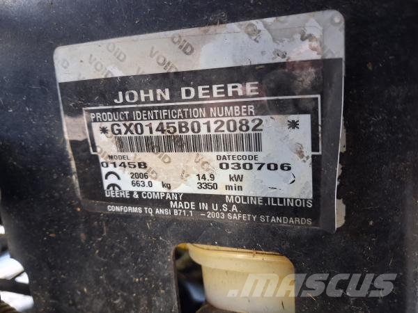 John Deere TRÄDGÅRDSTRAKTOR ركوب الحشائش