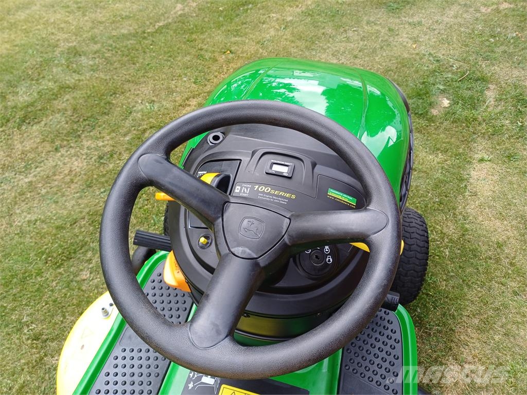 John Deere X105 TRÄDGÅRDSTRAKTOR معدات العناية بالأرض - غير ذلك