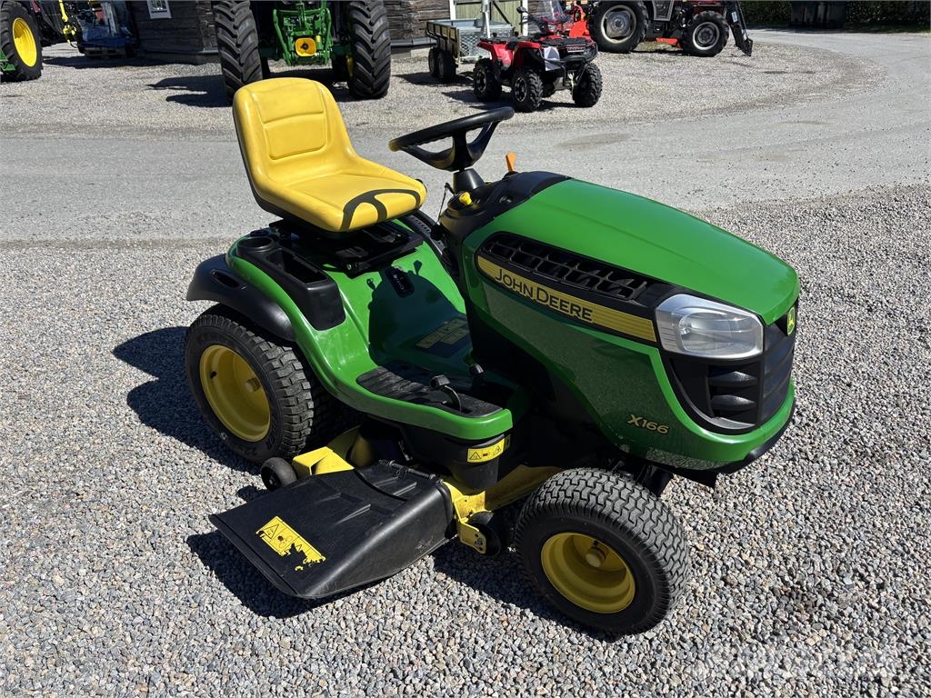 John Deere X166 Åkgräsklippare Päältäajettavat ruohonleikkurit
