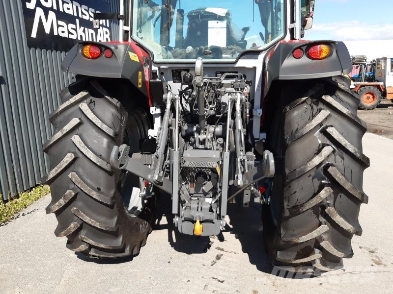 Massey Ferguson 5M 95 DYNA-4 Tractors
