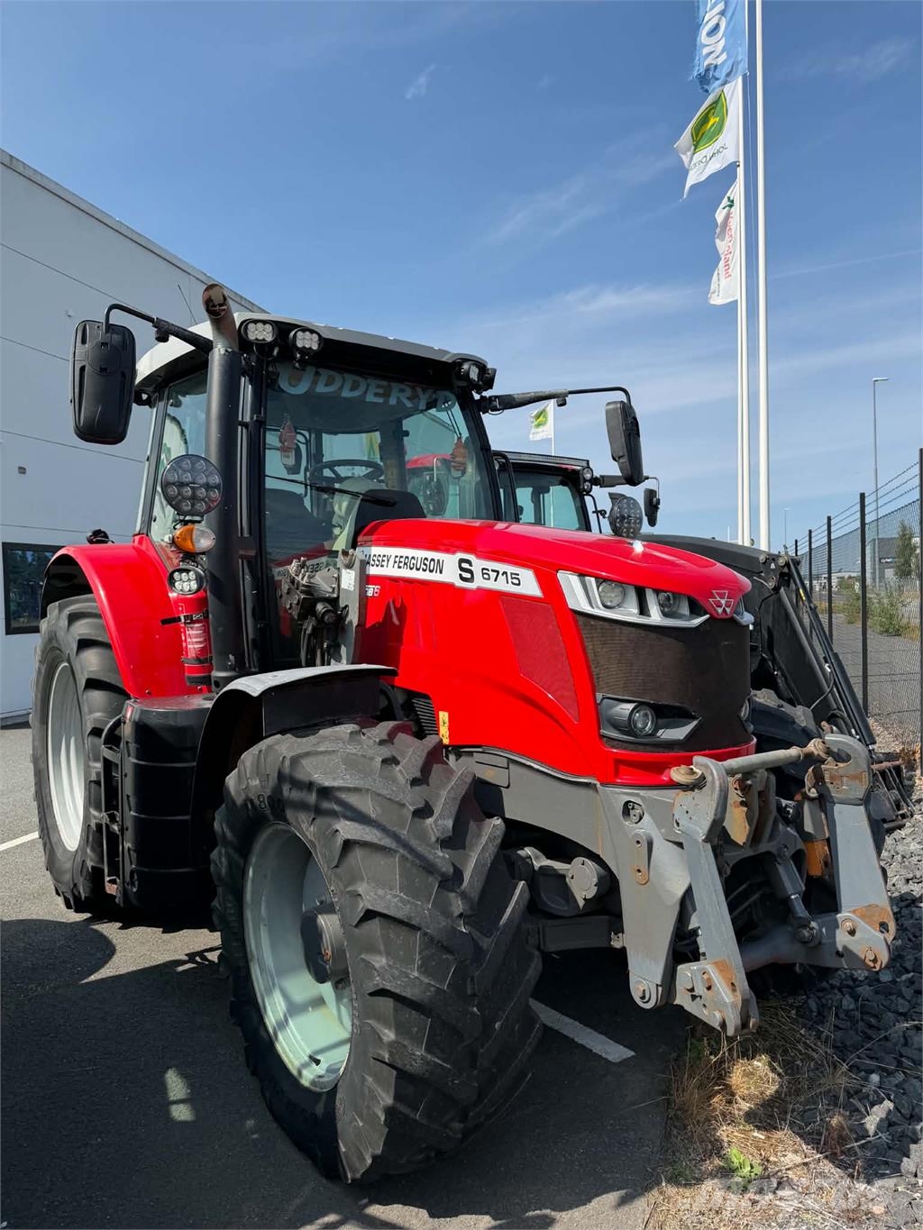 Massey Ferguson 6715S Dyna-6 Traktory