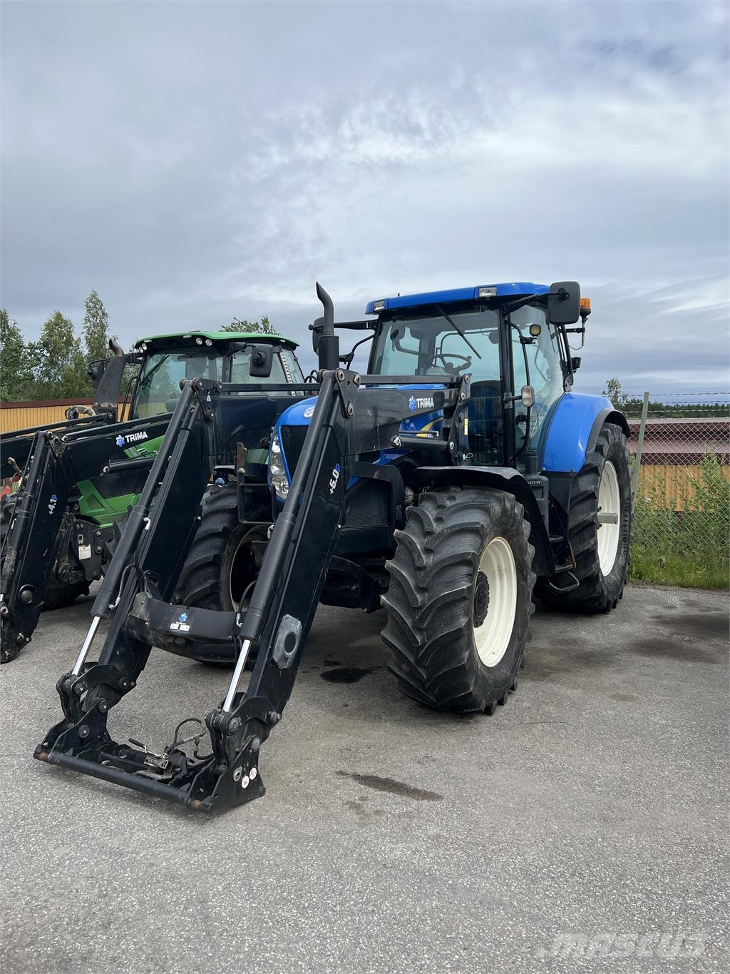 New Holland T7030 الجرارات