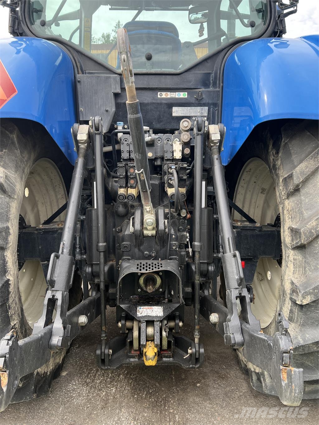 New Holland T7030 الجرارات