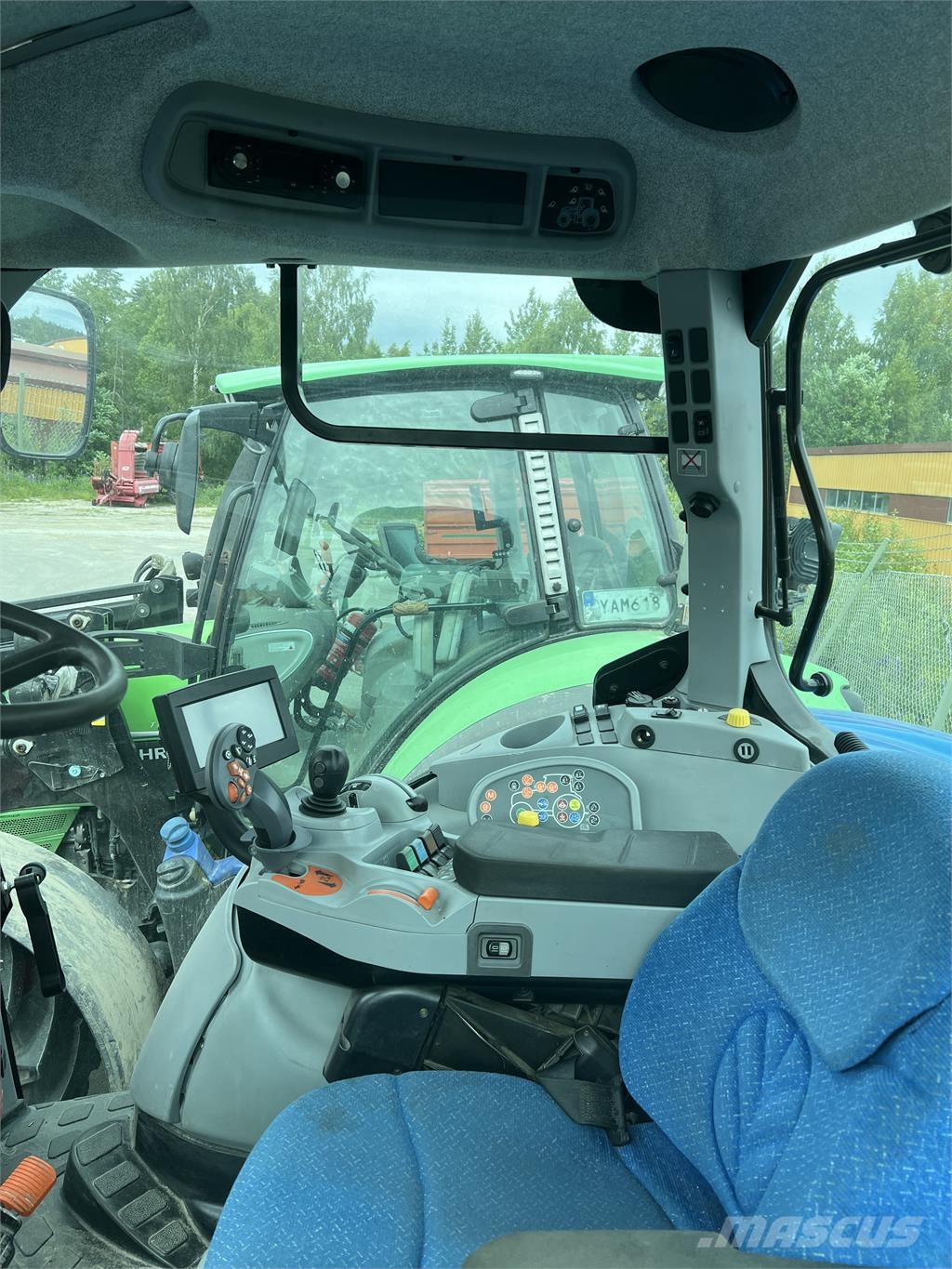 New Holland T7030 الجرارات