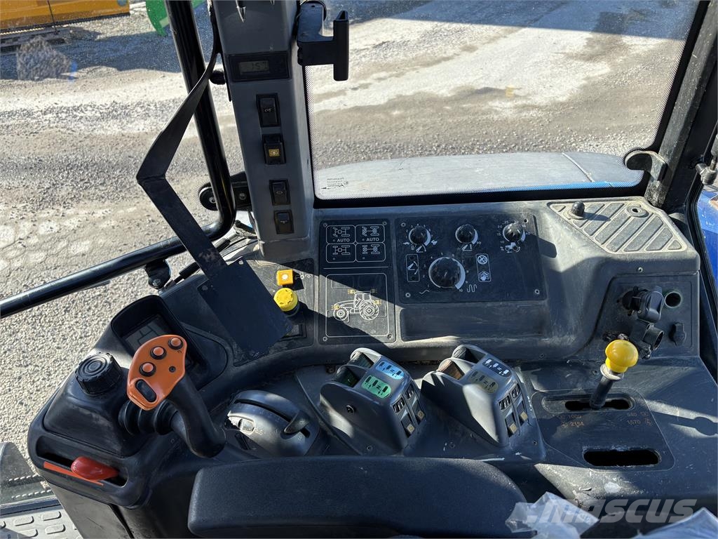 New Holland TM 190 med frontlyft PTO Traktoren
