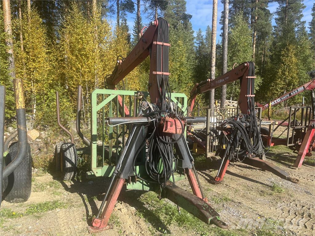 Patruuna Skogsvagn 8ton med 3200 kran Orman römorkları