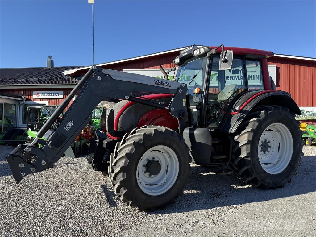Valtra N121 med Ålö Q55-Lastare Traktorer