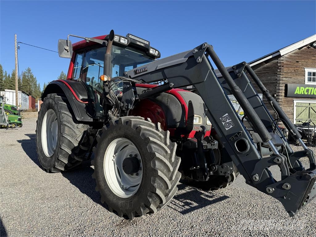 Valtra N121 med Ålö Q55-Lastare Traktorer