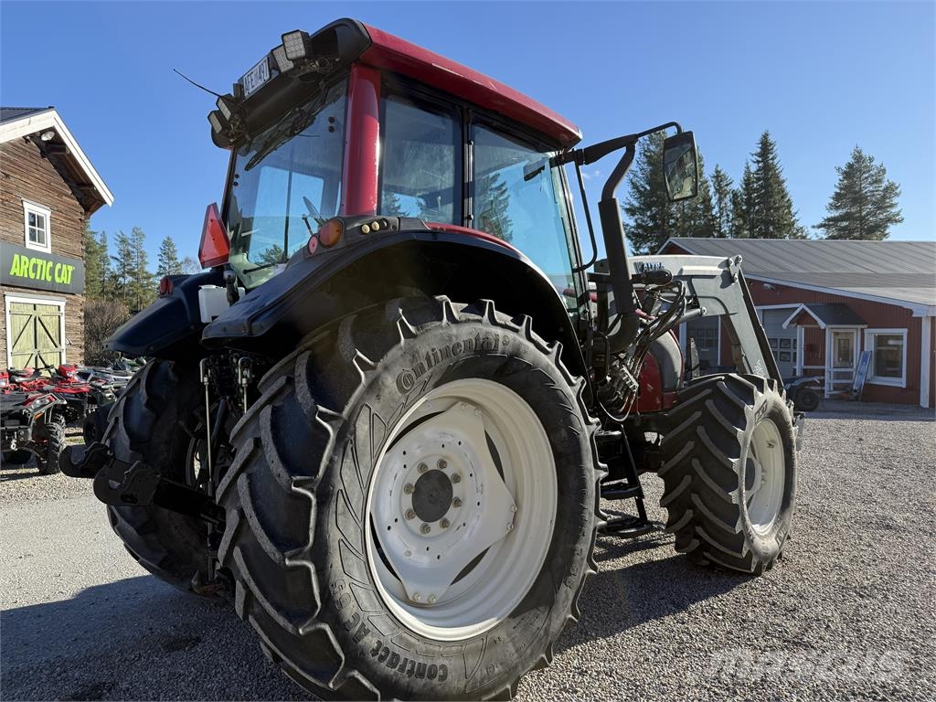 Valtra N121 med Ålö Q55-Lastare Traktorer