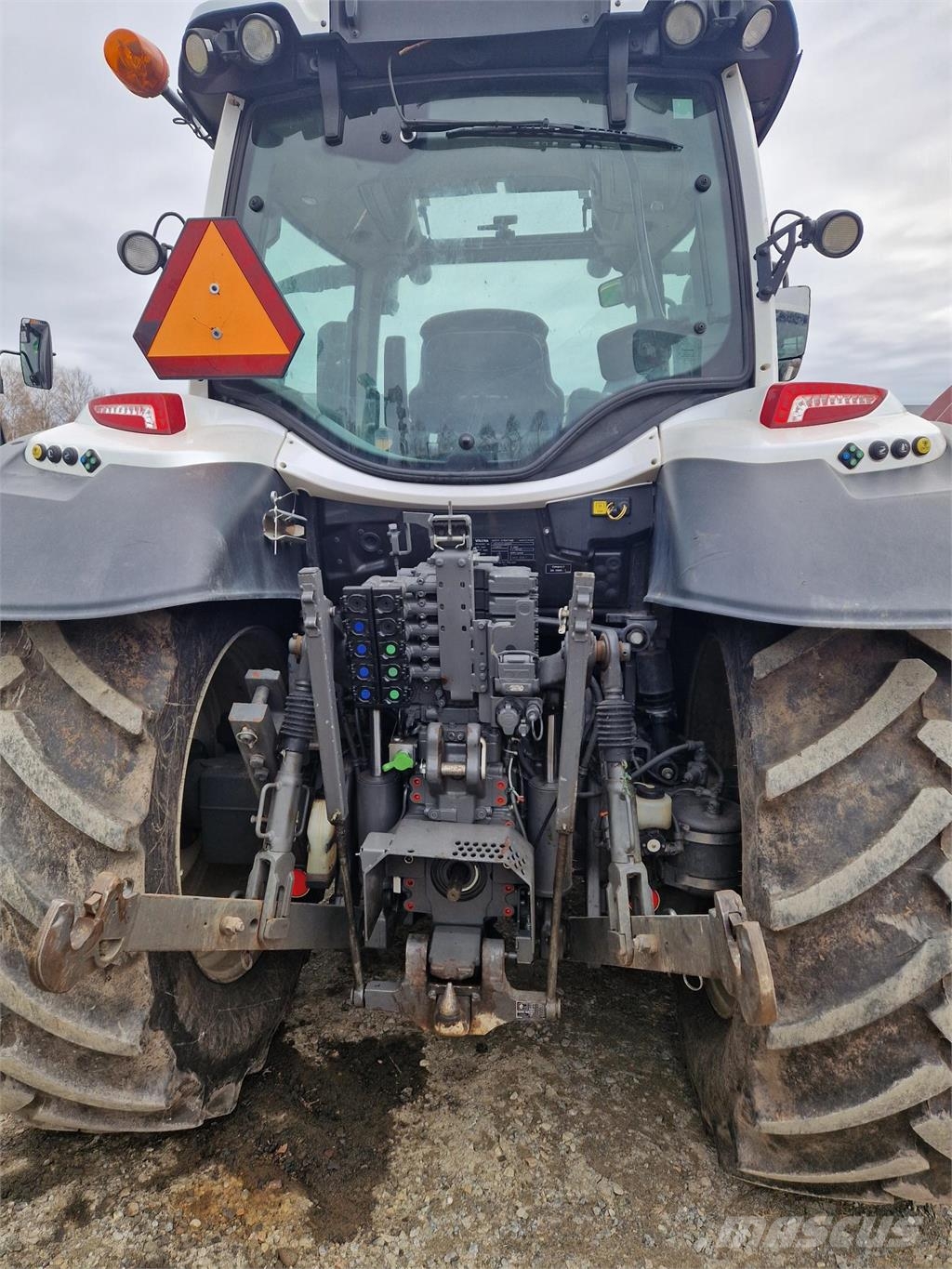 Valtra N154 MED LASTARE Traktorer