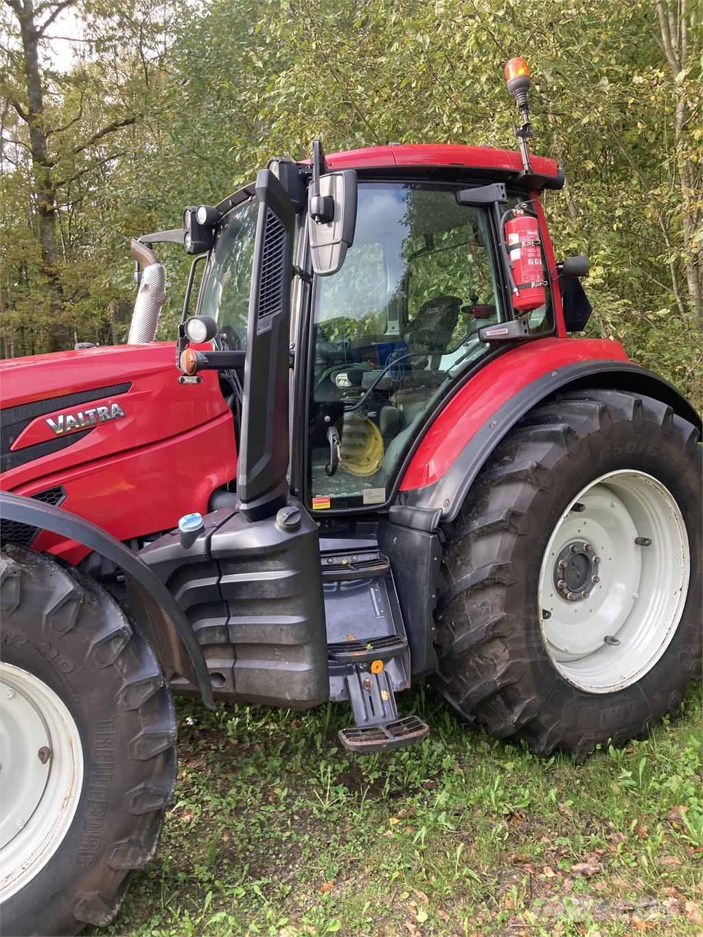 Valtra T234 VERSU TRAKTOR FR.LYFT Traktorer
